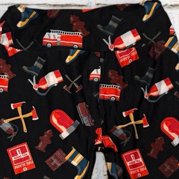 LulaRoe Fire Fighter Engine Leggings - One Size - Picture 4 of 4